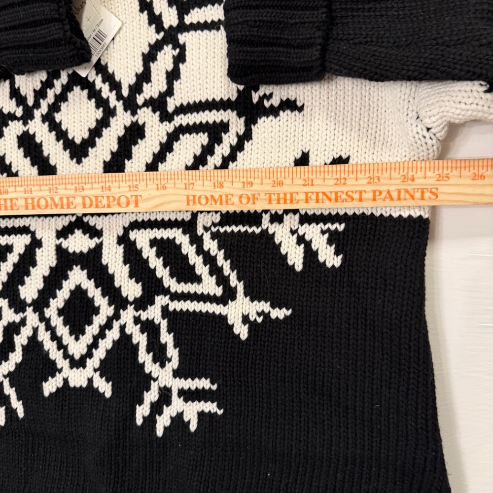 NWT Show Me Your Mumu Stowe Sweater Snowflake size M chunky heavy - Picture 10 of 12